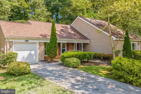1410 Ormsby Pl, Crofton, MD 21114