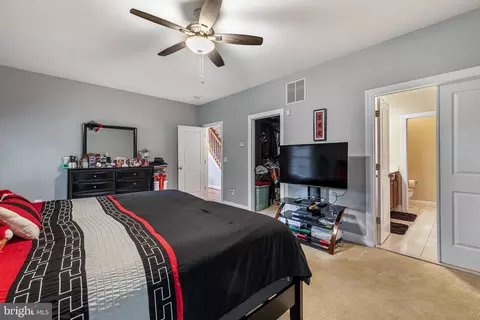Bedroom - 7983 Long Hill Rd, Pasadena, MD 21122 photo 2 of 5
