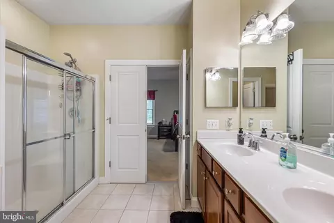Entry Way - 7983 Long Hill Rd, Pasadena, MD 21122 photo 2 of 5