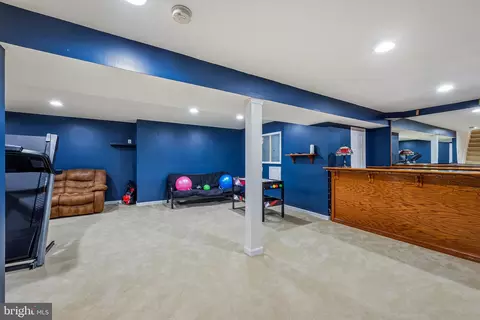 Entry Way - 7983 Long Hill Rd, Pasadena, MD 21122 photo 3 of 5