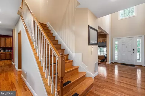 Entry Way - 7983 Long Hill Rd, Pasadena, MD 21122 photo 4 of 5