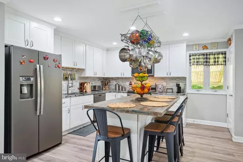 Kitchen - 724 Shore Dr, Edgewater, MD 21037 photo 1 of 6