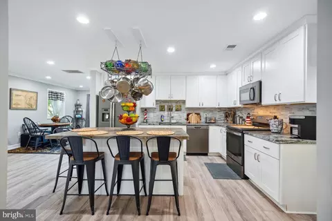 Kitchen - 724 Shore Dr, Edgewater, MD 21037 photo 6 of 6