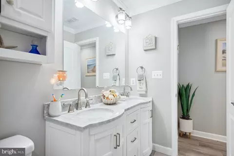 Bath - 724 Shore Dr, Edgewater, MD 21037 photo 7 of 7