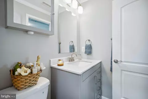 Bath - 724 Shore Dr, Edgewater, MD 21037 photo 3 of 7