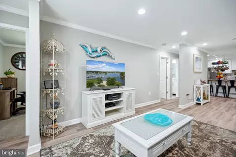 Living - 724 Shore Dr, Edgewater, MD 21037 photo 1 of 1