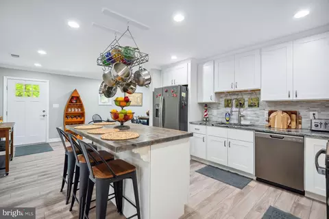 Kitchen - 724 Shore Dr, Edgewater, MD 21037 photo 2 of 6
