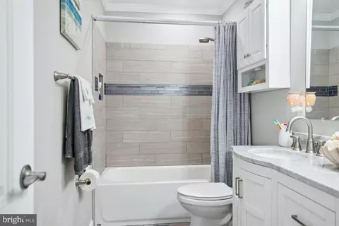 Bath - 724 Shore Dr, Edgewater, MD 21037 photo 6 of 7