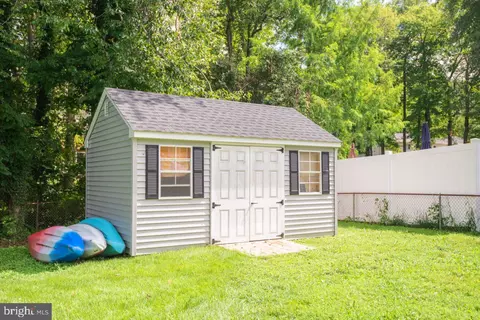 Exterior - 724 Shore Dr, Edgewater, MD 21037 photo 10 of 12