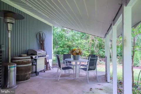 Exterior - 724 Shore Dr, Edgewater, MD 21037 photo 7 of 12