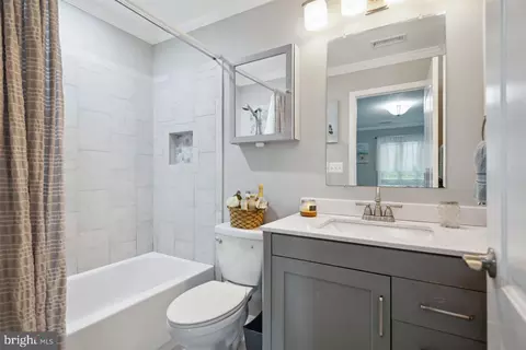 Bath - 724 Shore Dr, Edgewater, MD 21037 photo 2 of 7