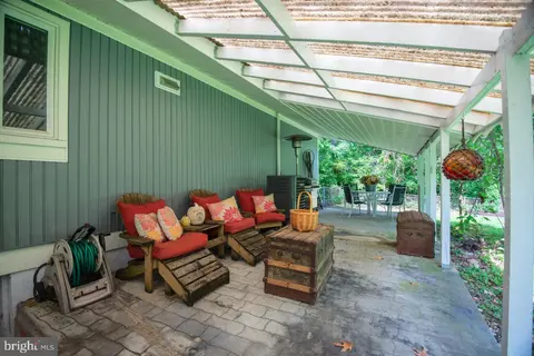 Exterior - 724 Shore Dr, Edgewater, MD 21037 photo 9 of 12