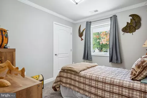 Bedroom - 724 Shore Dr, Edgewater, MD 21037 photo 5 of 5