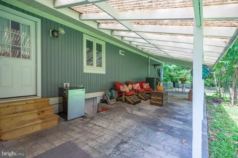 Exterior - 724 Shore Dr, Edgewater, MD 21037 photo 8 of 12