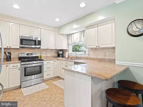 240 N Carolina Ave, Pasadena, MD 21122