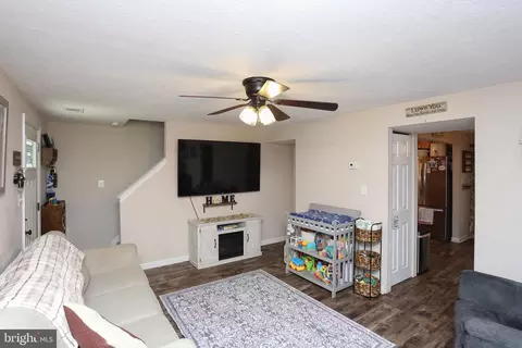Entry Way - 3566 Brickwall Ln, Pasadena, MD 21122 photo 1 of 4