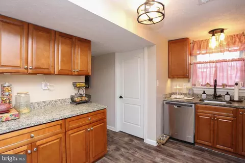 Entry Way - 3566 Brickwall Ln, Pasadena, MD 21122 photo 3 of 4
