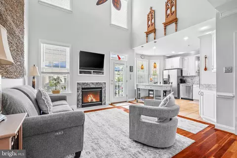 820 Square Nail Ct, Odenton, MD 21113