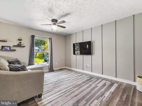 7704 Lake Cir, Pasadena, MD 21122 photo 16