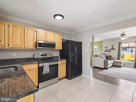 7704 Lake Cir, Pasadena, MD 21122 photo 18