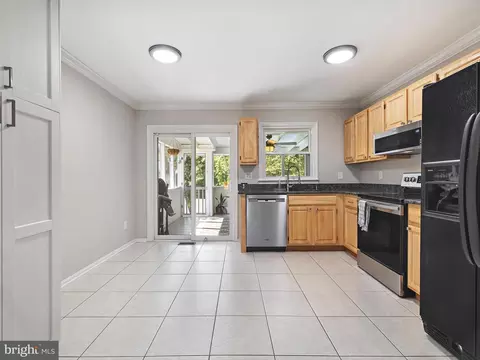 7704 Lake Cir, Pasadena, MD 21122 photo 2