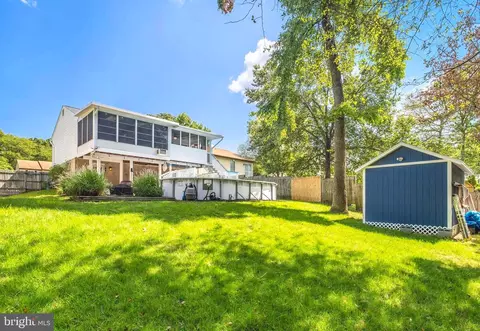 7704 Lake Cir, Pasadena, MD 21122 photo 35