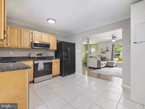 7704 Lake Cir, Pasadena, MD 21122 photo 21