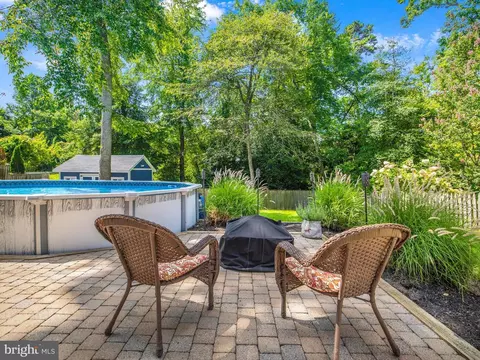 7704 Lake Cir, Pasadena, MD 21122 photo 33