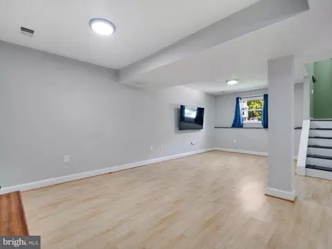 7704 Lake Cir, Pasadena, MD 21122 photo 28