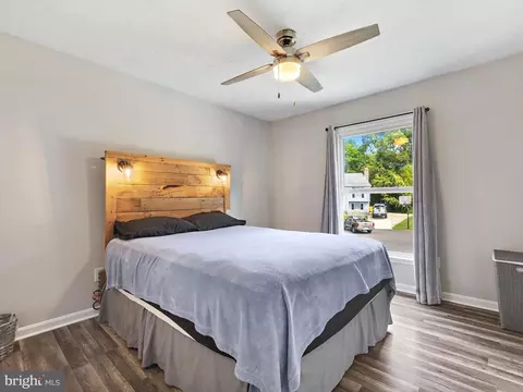 7704 Lake Cir, Pasadena, MD 21122 photo 23