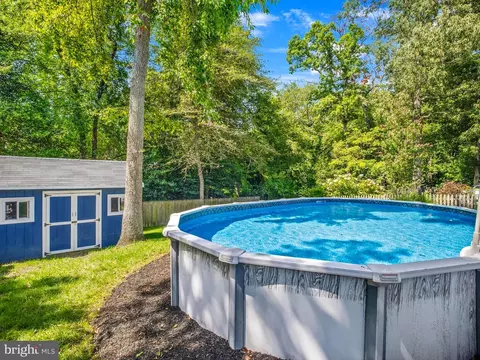 7704 Lake Cir, Pasadena, MD 21122 photo 34