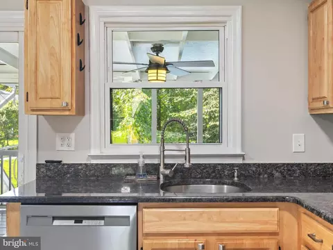 7704 Lake Cir, Pasadena, MD 21122 photo 19