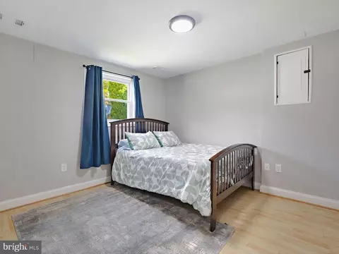 7704 Lake Cir, Pasadena, MD 21122 photo 29
