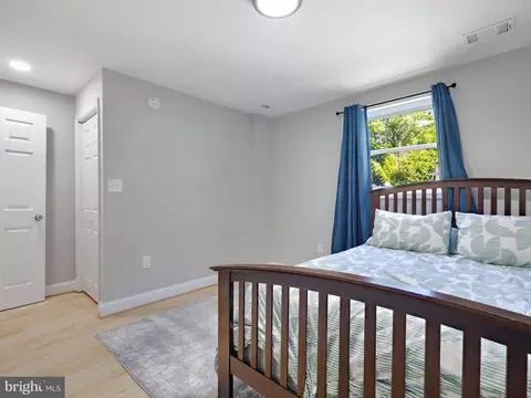 7704 Lake Cir, Pasadena, MD 21122 photo 30