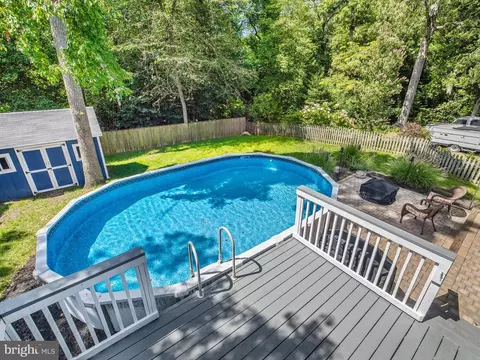 7704 Lake Cir, Pasadena, MD 21122 photo 31