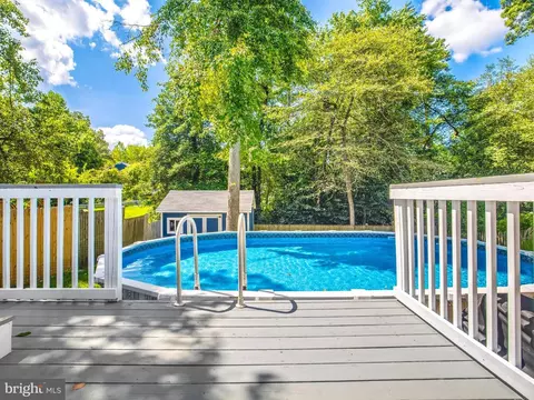 7704 Lake Cir, Pasadena, MD 21122 photo 14