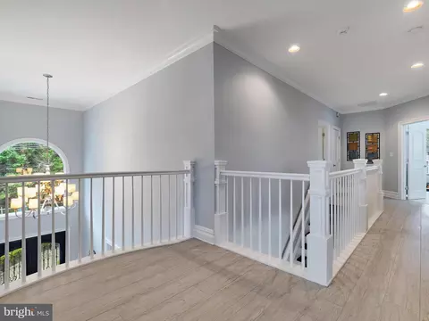 Entry Way - 2178 Springdale Rd, Pasadena, MD 21122 photo 4 of 4