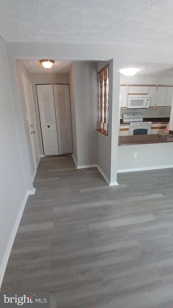 Entry Way - 8040 K Abbey Ct #K, Pasadena, MD 21122 photo 2 of 4