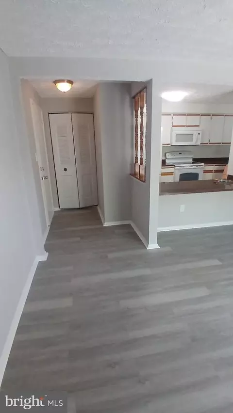Entry Way - 8040 K Abbey Ct #K, Pasadena, MD 21122 photo 2 of 4