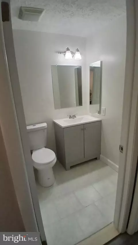 Bath - 8040 K Abbey Ct #K, Pasadena, MD 21122 photo 1 of 2