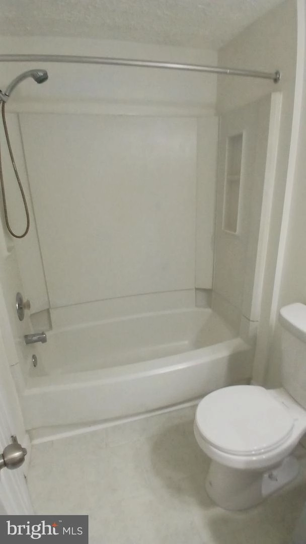 Bath - 8040 K Abbey Ct #K, Pasadena, MD 21122 photo 2 of 2