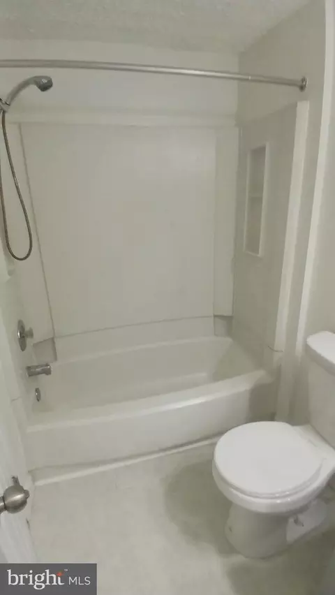 Bath - 8040 K Abbey Ct #K, Pasadena, MD 21122 photo 2 of 2