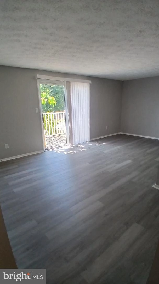 Living - 8040 K Abbey Ct #K, Pasadena, MD 21122 photo 1 of 2