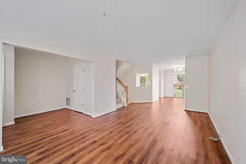 Living - 2007 Compton Ct #158, Annapolis, MD 21401 photo 3 of 5