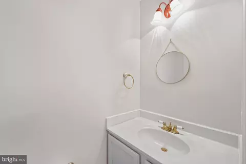 Bath - 2007 Compton Ct #158, Annapolis, MD 21401 photo 1 of 5