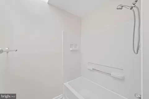 Bath - 2007 Compton Ct #158, Annapolis, MD 21401 photo 5 of 5