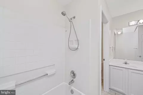 Bath - 2007 Compton Ct #158, Annapolis, MD 21401 photo 4 of 5