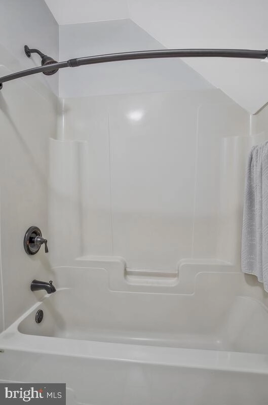 Bath - 8149 Ventnor Rd, Pasadena, MD 21122 photo 4 of 6