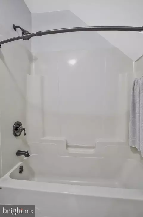 Bath - 8149 Ventnor Rd, Pasadena, MD 21122 photo 4 of 6