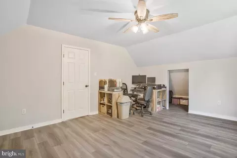 Entry Way - 8149 Ventnor Rd, Pasadena, MD 21122 photo 4 of 4